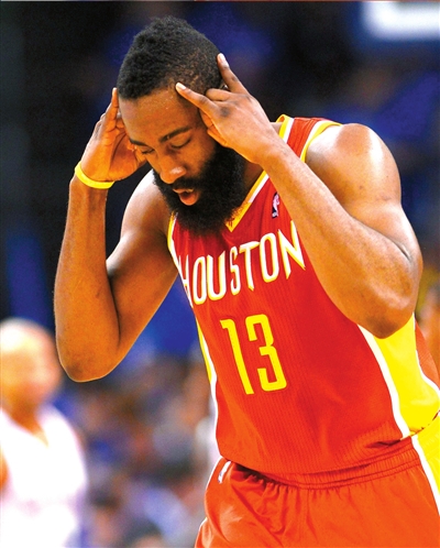 欧冠赛前穆里尼奥与两名昔日弟子重逢，并亲吻了斯内德的光头（欧冠赛前，穆里尼奥与两位旧部相聚，还亲吻了斯内德的光头）