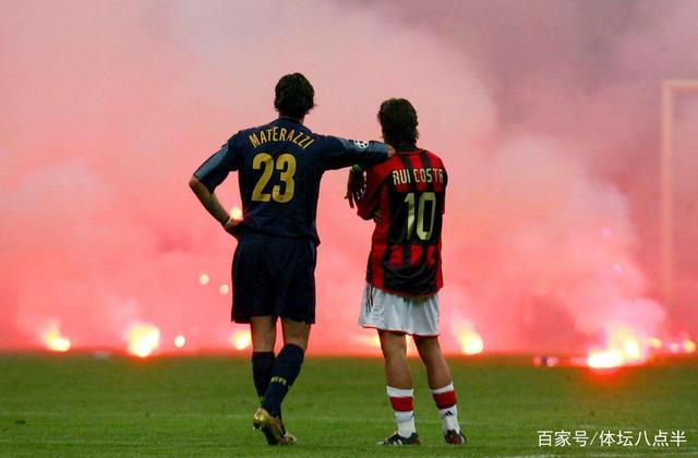 祝福，成都蓉城后卫韩鹏飞在圣诞节当天与女友领取结婚证（圣诞喜讯：成都蓉城后卫韩鹏飞与女友领证结婚）