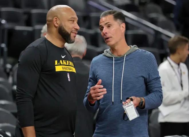 英媒：曼联对多特边锋阿德耶米感兴趣，但球员倾向于加盟阿森纳（英媒称曼联相中多特翼锋阿德耶米，球员更青睐投奔阿森纳）