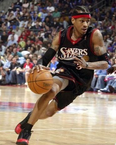 TA：因与阿隆索关系紧张，维尼修斯上月底告知老佛爷不想续约（TA：因与阿隆索关系不佳，维尼修斯上月底已告知弗洛伦蒂诺无意续约）