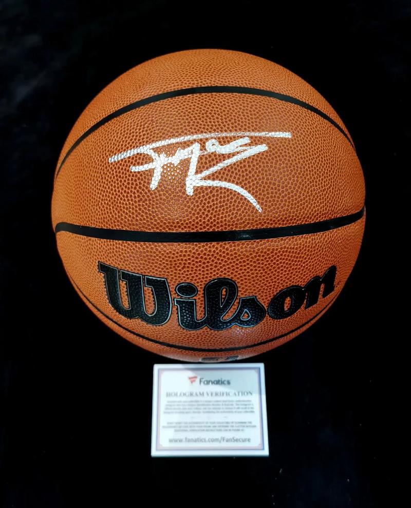 拜仁球星莱默尔复刻施魏因施泰格经典脚后跟破门（拜仁中场莱默尔上演施魏因施泰格式经典脚后跟破门）