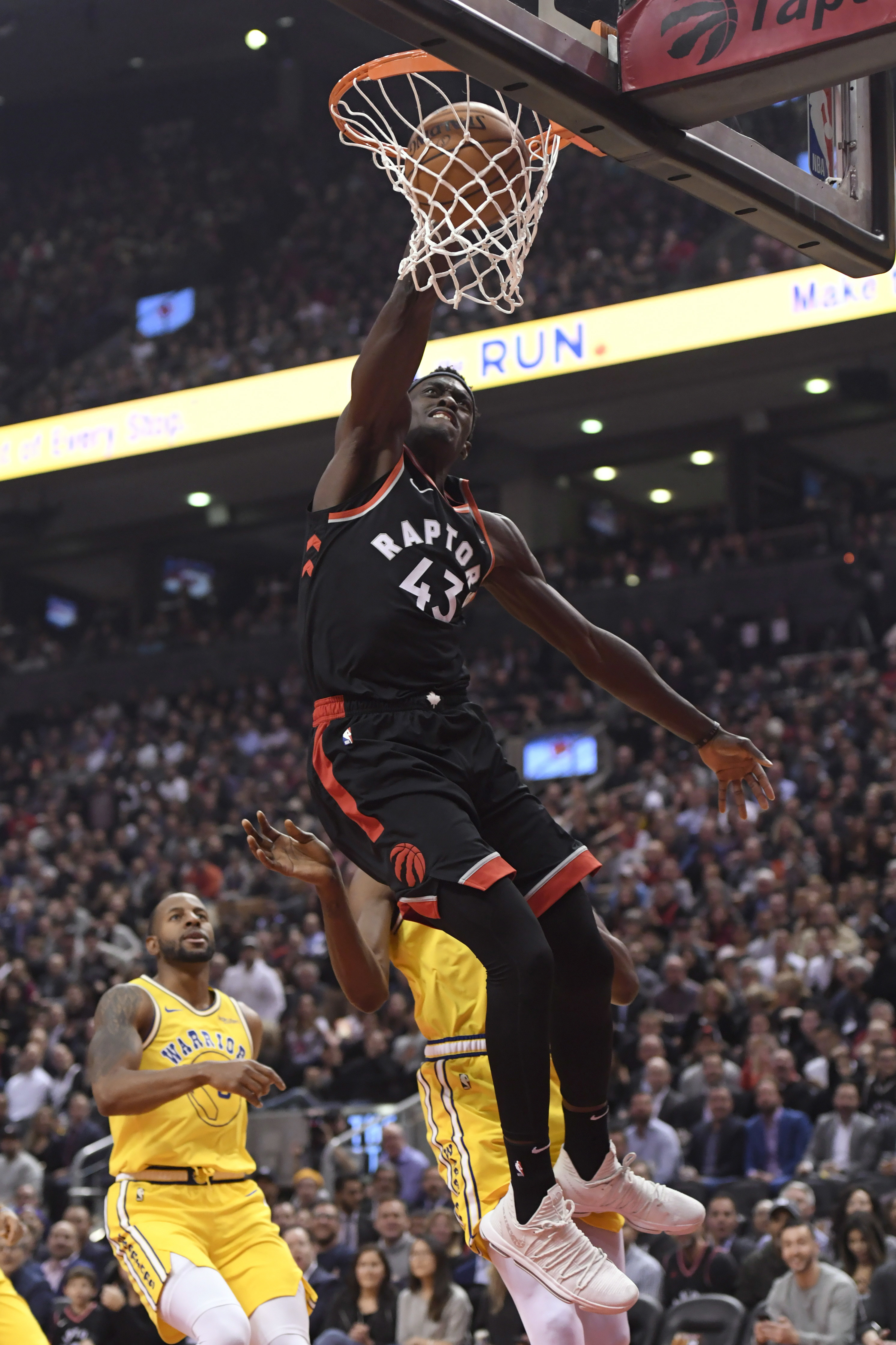 出战4场完成3场零封+两度扑点，迈尼昂当选米兰11月最佳球员（4场比赛3次零封并两度扑出点球，迈尼昂荣膺米兰11月最佳球员）