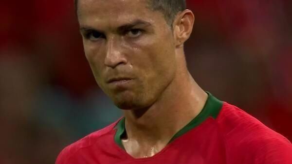 记者：莱万有一种几乎疯狂的求胜欲，他与哈维成了更衣室对手（记者曝：莱万近乎狂热的争胜心，让他与哈维在更衣室成对立面）