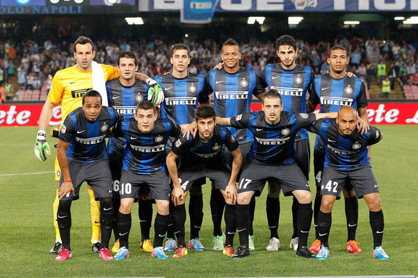 德甲战报：勒威林造三球，斯图加特4-0十人云达不莱梅（德甲：勒威林参与三球，斯图加特4-0大胜10人云达不莱梅）