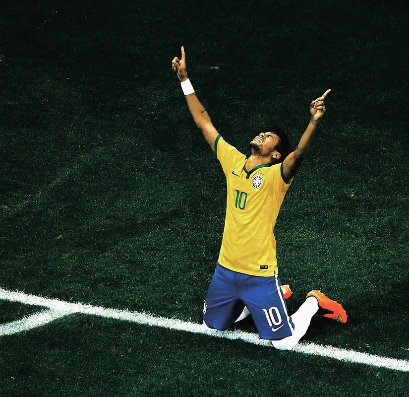 格雷米奥扳平后，主帅梅内塞斯与球迷发生口角并向其竖中指