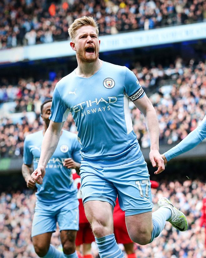 地上足球：梅西带队迈阿密夺冠，球王伟大无需多盐？（梅西率迈阿密夺冠：球王伟业，毋须多言）